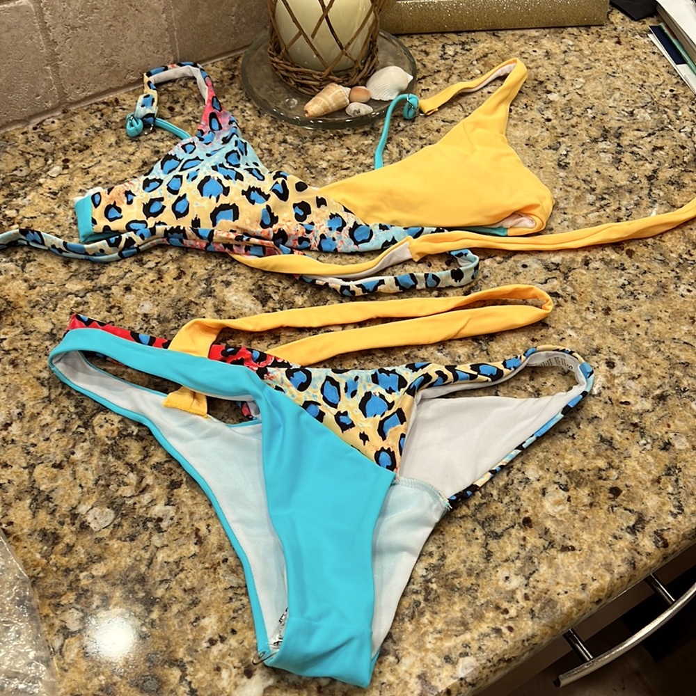 Sexy twisted colorful bikini